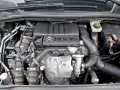 Silnik Citroen C4 1.6 HDI. Zawór EGR znajduje się pod osłoną silnika, po lewej stronie, blisko turbosprężarki.