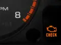 Pomarańczowa kontrolka "CHECK ENGINE" świeci się na desce rozdzielczej. To sygnał, że silnik wymaga uwagi, może to być związane z wymianą oleju lub inną usterką.