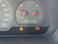 Na desce rozdzielczej świecą się kontrolki TCS i silnika. Spalanie 8.7l/100km.