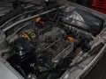 Silnik 1.8T z widocznym zaworem odmy. Sprawdzanie objawów awarii układu odpowietrzania silnika.