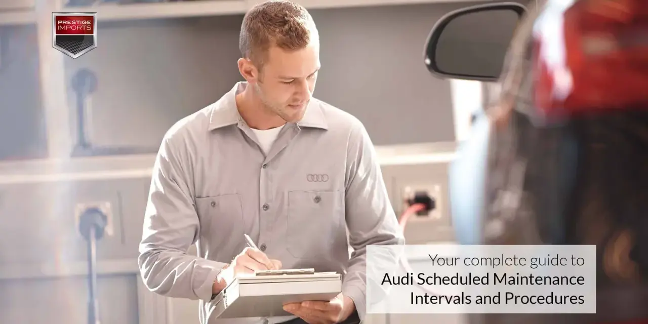 Mechanik z logo Audi na koszulce notuje szczegóły w dokumencie. Twój kompletny przewodnik po **Audi plan serwisowy**.