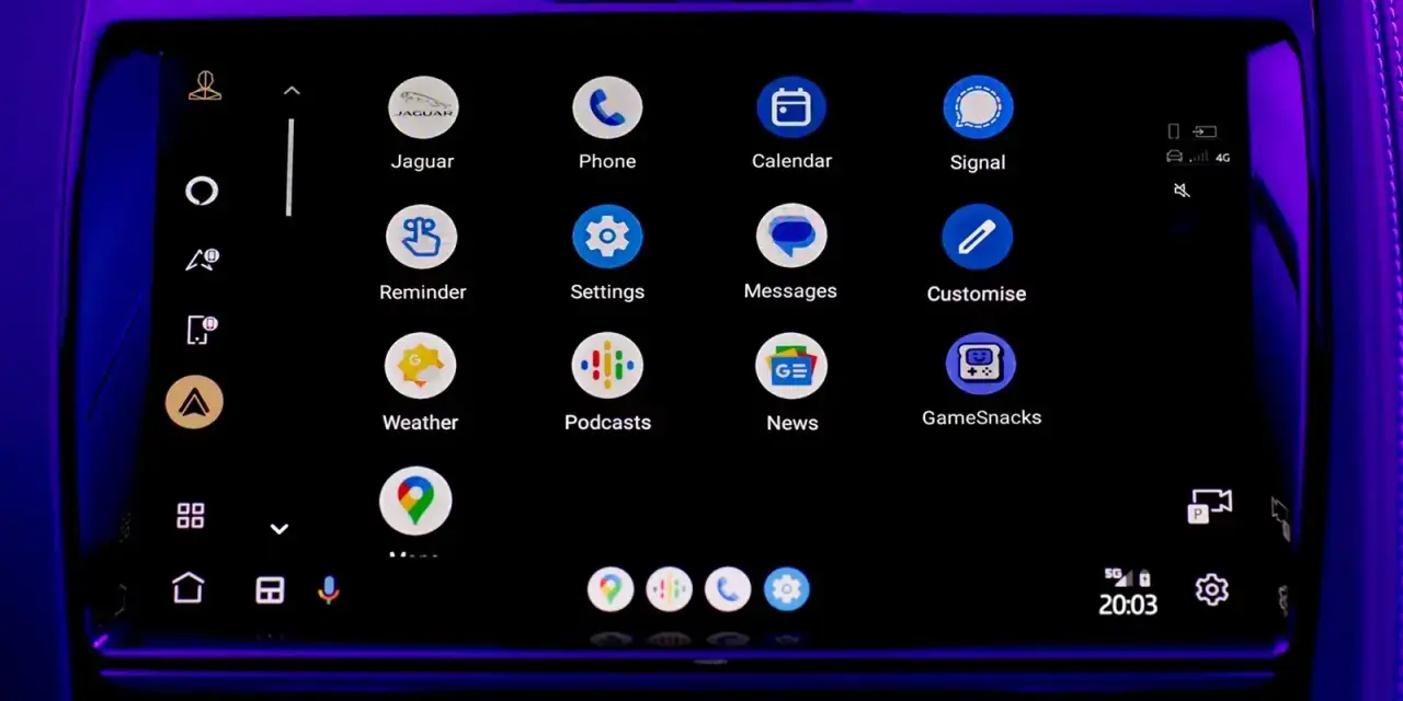Ekran systemu Jaguar z ikonami: Jaguar, Telefon, Kalendarz, Sygnał, Przypomnienie, Ustawienia, Wiadomości, Dostosuj, Pogoda, Podcasty, Wiadomości, GameSnacks. Nawigacja jest niedostępna w tym systemie.