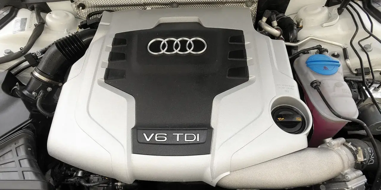 Silnik V6 TDI w Audi A4 B8. Zastanawiasz się, jaki silnik wybrać? Ten potężny diesel to moc i oszczędność.