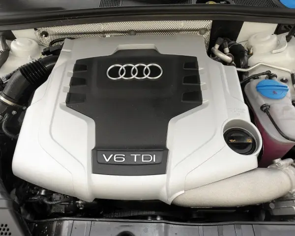 Silnik V6 TDI w Audi A4 B8. Zastanawiasz się, jaki silnik wybrać? Ten potężny diesel to moc i oszczędność.