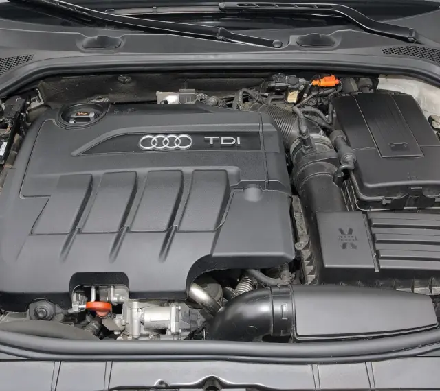 Silniki TDI w Audi A3, widok komory silnika.