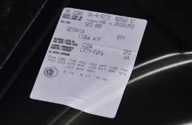 Naklejka z danymi pojazdu, w tym kod silnika po VIN: Octavia, 110kW A7F, CZDA.